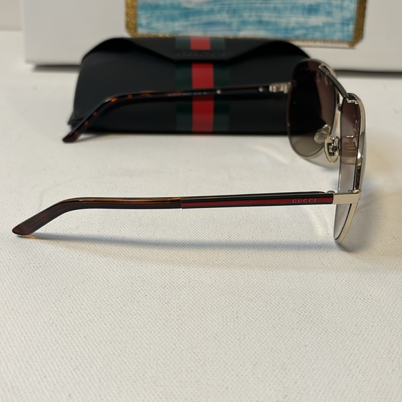 Shelly Drop Gucci Sunglasses with Case - Picture 2 of 8
